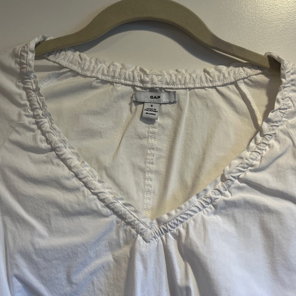 GAP Ruffled V-Neck Blouse - Picture 5 of 5
